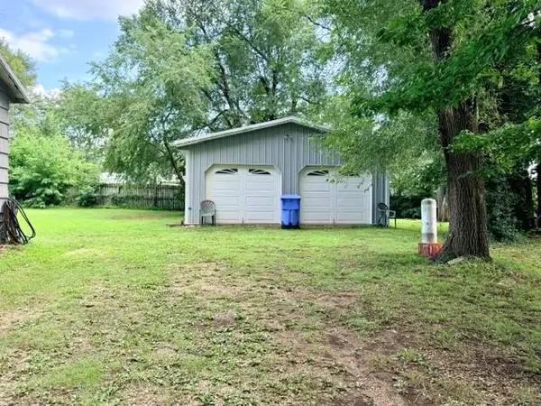 104 Grace ST, Tonganoxie, KS 66086