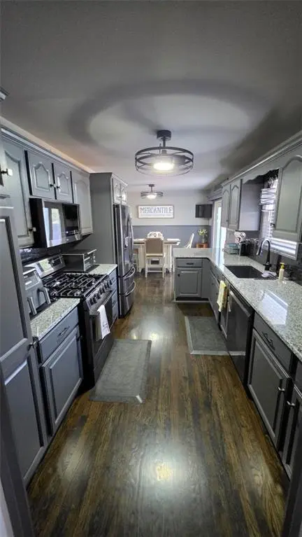 809 SW Hereford DR, Grain Valley, MO 64029
