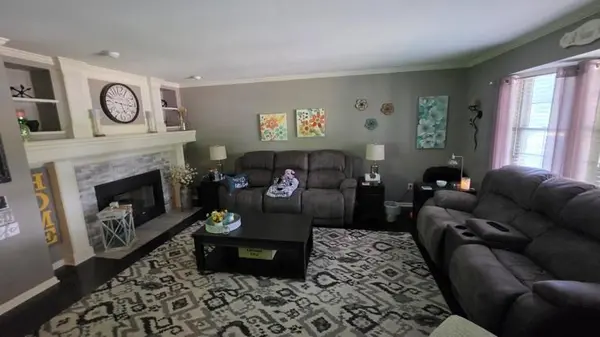 809 SW Hereford DR, Grain Valley, MO 64029