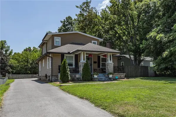 921 E 79th TER, Kansas City, MO 64131