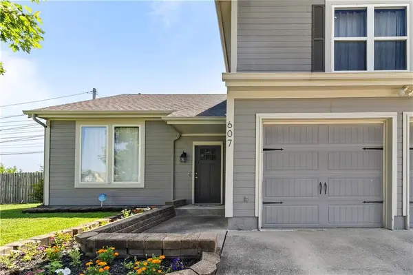 607 SE Joel AVE, Lee's Summit, MO 64063