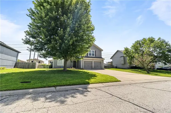 607 SE Joel AVE, Lee's Summit, MO 64063