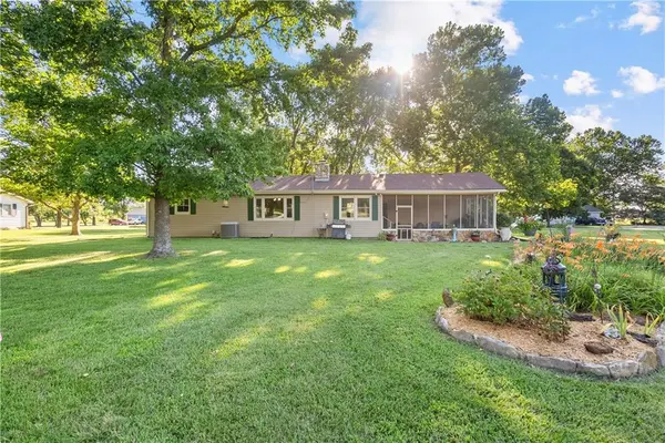 106 S Hazen ST, Erie, KS 66733