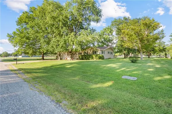 106 S Hazen ST, Erie, KS 66733