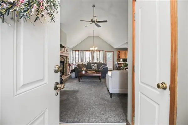 1307 SE Scenic DR, Blue Springs, MO 64014