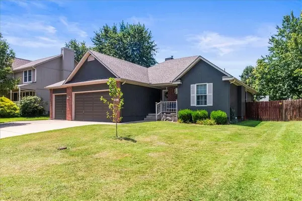 1307 SE Scenic DR, Blue Springs, MO 64014