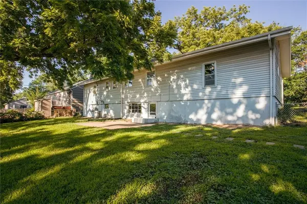 8701 Marty ST, Overland Park, KS 66212