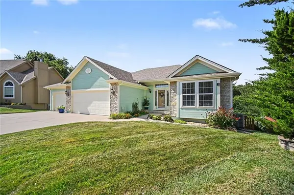 2004 NE 196th PL, Smithville, MO 64089