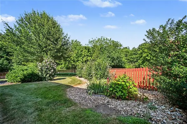 2004 NE 196th PL,  Smithville,  MO 64089