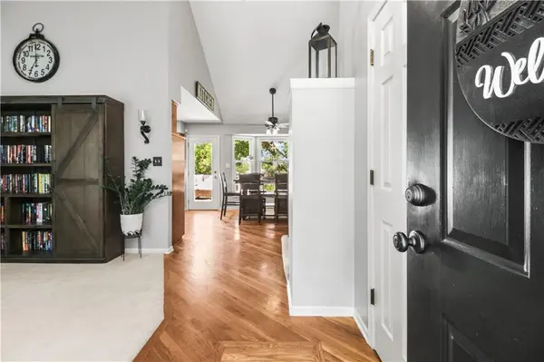 4001 NW Hidden Pointe DR, Blue Springs, MO 64015