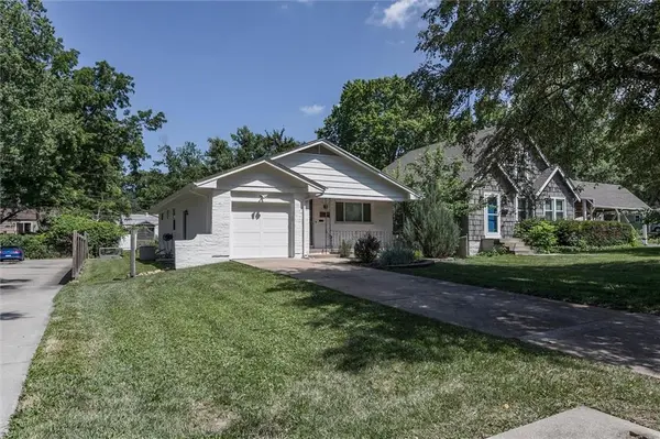 8239 WARD PARKWAY PLZ, Kansas City, MO 64114