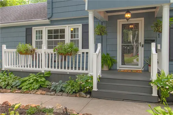 8751 Sleepy Hollow RD, Kansas City, MO 64114