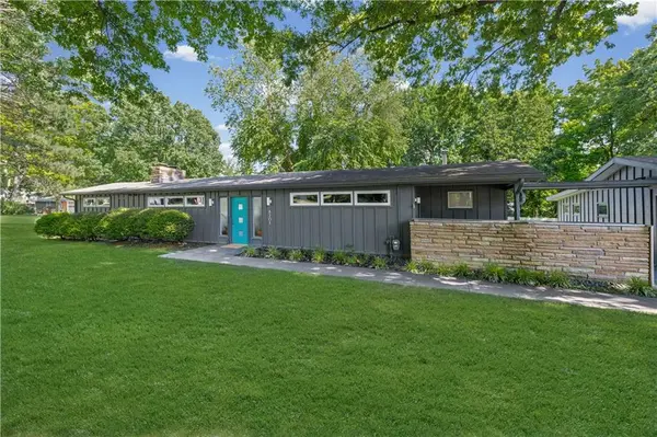 8201 W 64th TER, Merriam, KS 66202