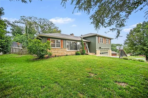 1606 NE 48th TER, Kansas City, MO 64118