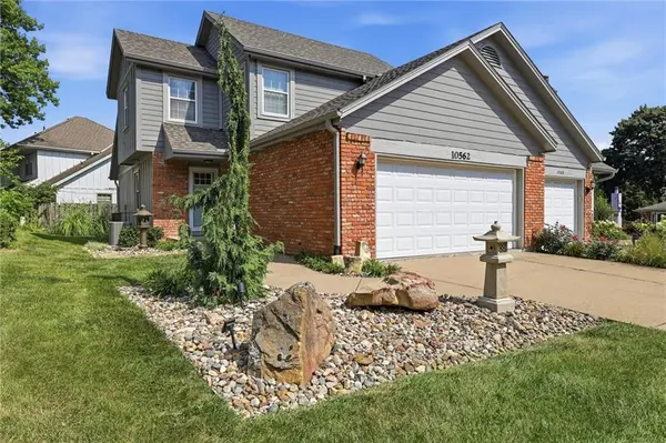 10562 Century LN, Overland Park, KS 66215