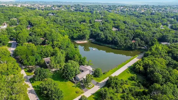 20900 Whispering DR, Lenexa, KS 66220