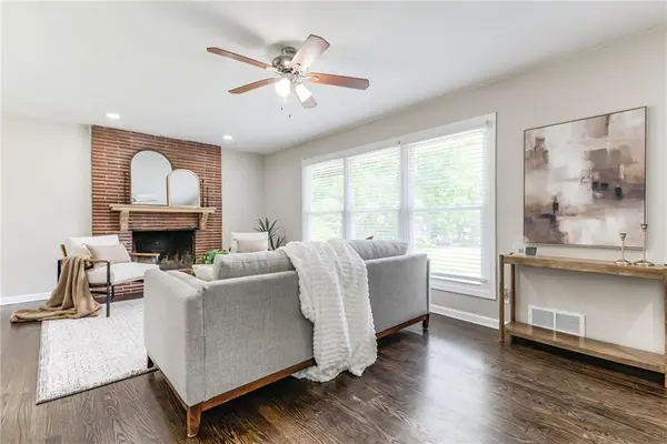 6502 N Main ST, Gladstone, MO 64118
