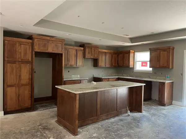1904 Taylor ST, Lexington, MO 64076
