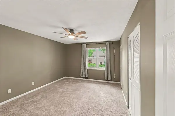 7104 NW Chapel Woods LN, Kansas City, MO 64152