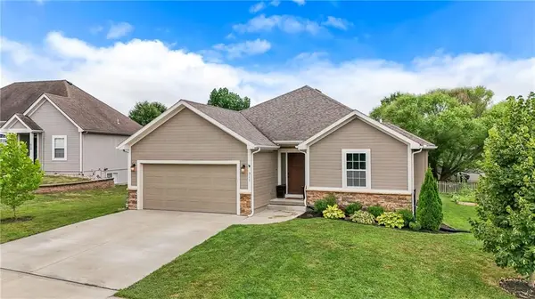 911 W 8th AVE, Kearney, MO 64060