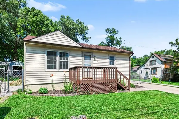 6308 Ravena RD,  Pleasant Valley,  MO 64068
