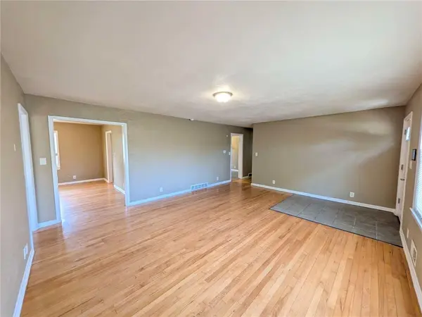 8905 E 29TH ST, Kansas City, MO 64129