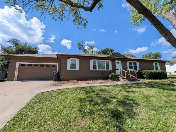 8905 E 29TH ST, Kansas City, MO 64129
