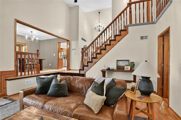 15713 W 81st ST, Lenexa, KS 66219