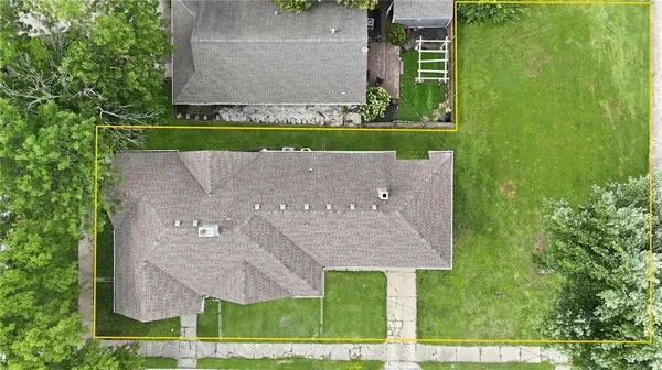 221 W 2nd ST, Ottawa, KS 66067