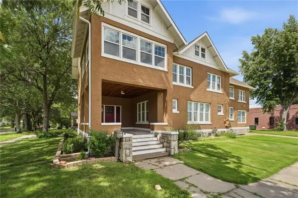 221 W 2nd ST, Ottawa, KS 66067
