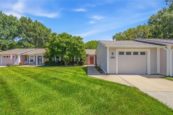 1314 W Jenkins BLVD, Raymore, MO 64083