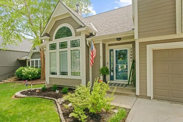 22001 W 51st TER, Shawnee, KS 66226