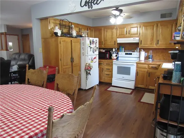 2408 Ridgewood RD, Harrisonville, MO 64701