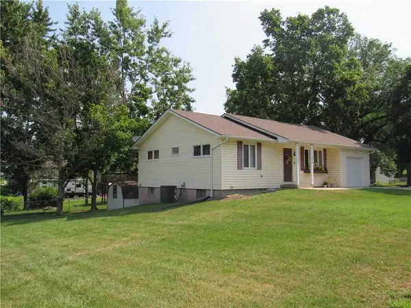 2408 Ridgewood RD, Harrisonville, MO 64701