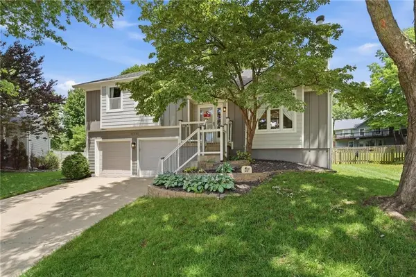 12441 S Alden CIR, Olathe, KS 66062