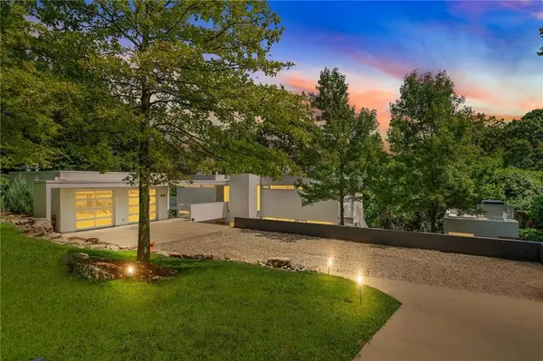 20602 CRICKETT LN, Lenexa, KS 66220