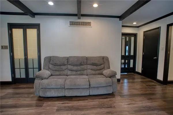 2010 SW 33rd ST, Topeka, KS 66611