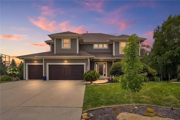 25419 W 150th TER, Olathe, KS 66061