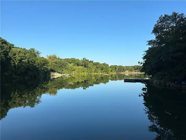 4721 Black Swan DR, Shawnee, KS 66216
