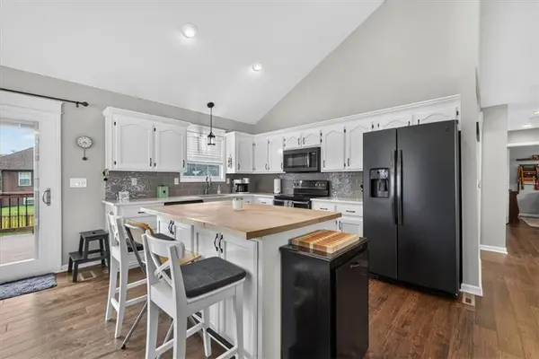 1505 Birch DR, Greenwood, MO 64034