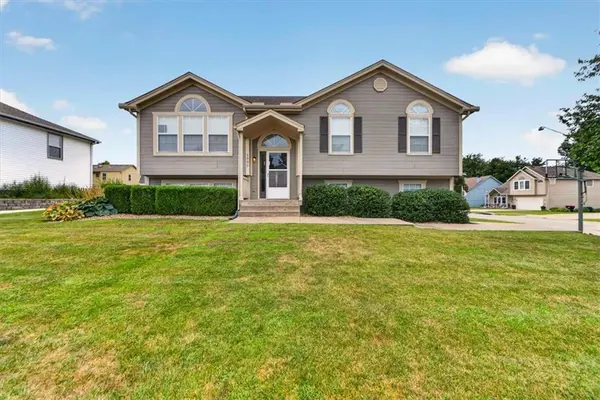 1505 Birch DR,  Greenwood,  MO 64034