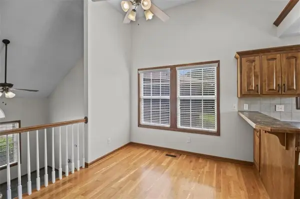 2103 Patti LN, Greenwood, MO 64034