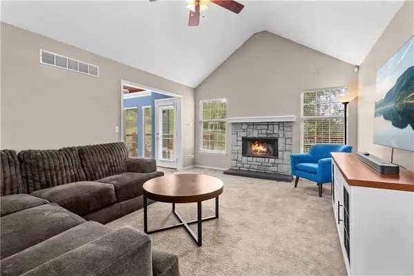 1218 WINDCREST CT, Grain Valley, MO 64029