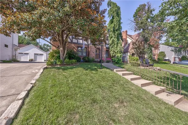 417 W 70th ST, Kansas City, MO 64113