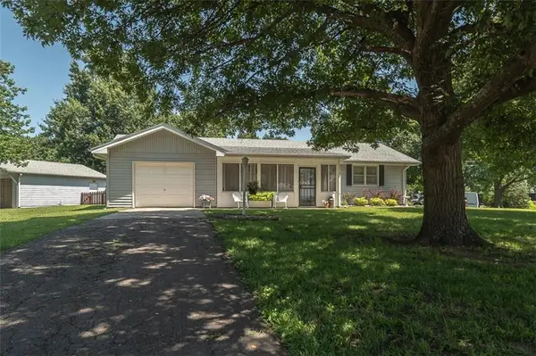 400 Kansa DR, Ozawkie, KS 66070
