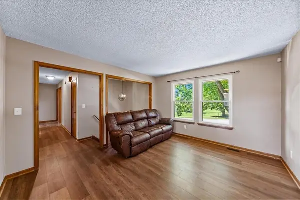 8806 NE 73rd ST, Kansas City, MO 64158