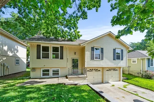 8806 NE 73rd ST, Kansas City, MO 64158