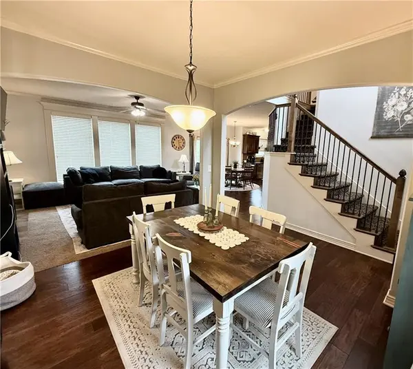 409 SW Webster DR, Blue Springs, MO 64014