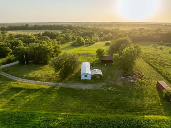 S Famuliner RD, Garden City, MO 64747