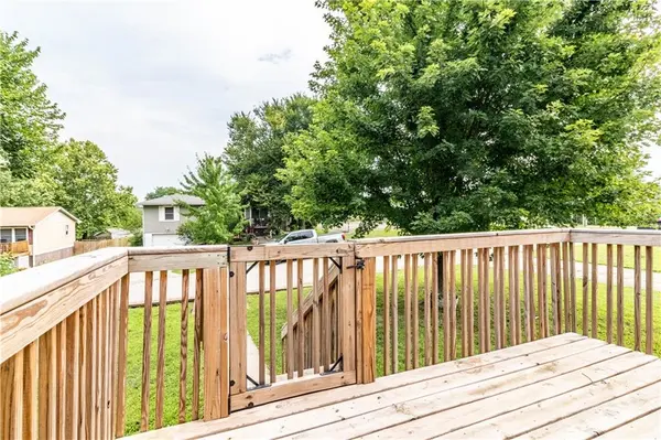 105 Hardy ST, Knob Noster, MO 65336